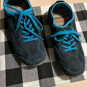 Like new Dansko sneakers